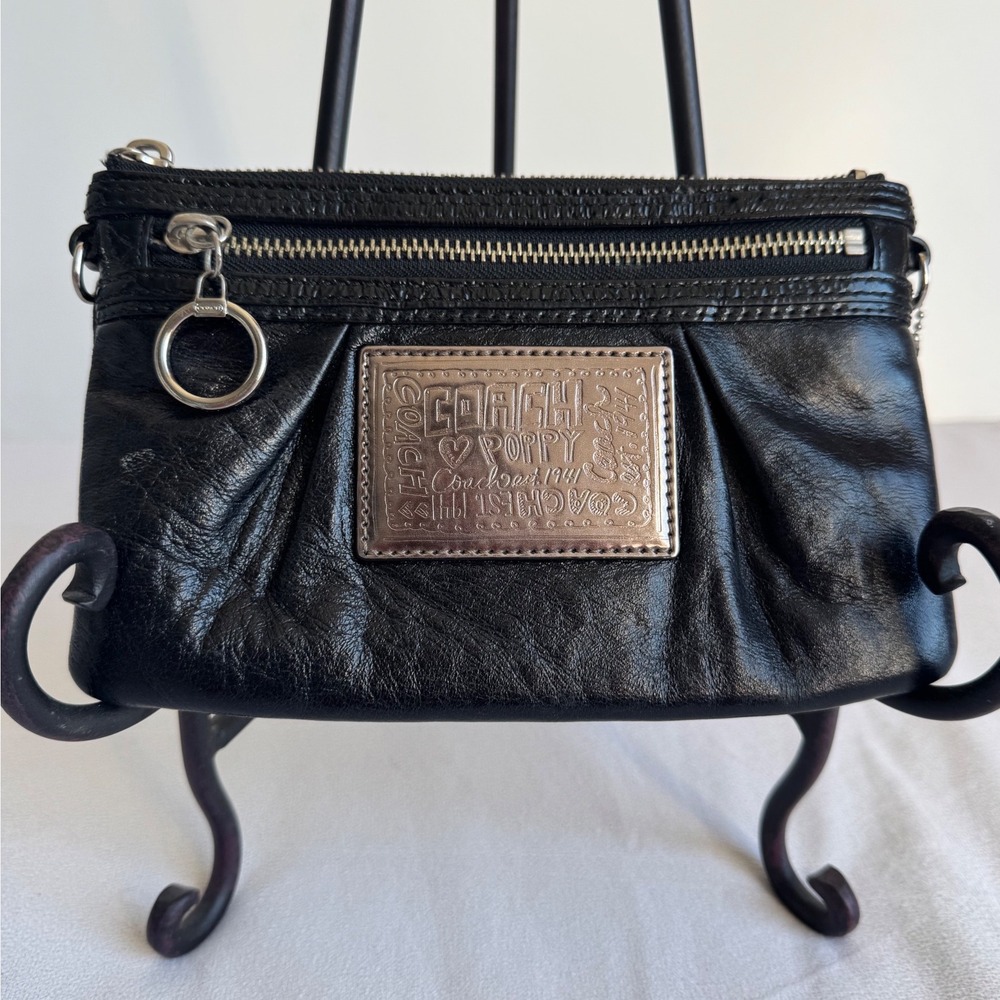 Coach Poppy Black Leather Wristlet Pleated Front Zip Pouch Silver Logo Patch Y2K